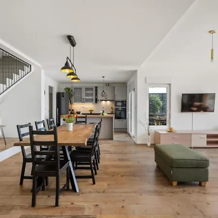 Judita - Five Bedroom House *