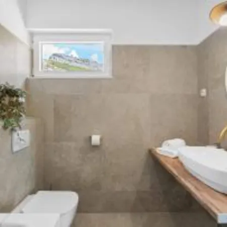 Judita - Five Bedroom House Mravince