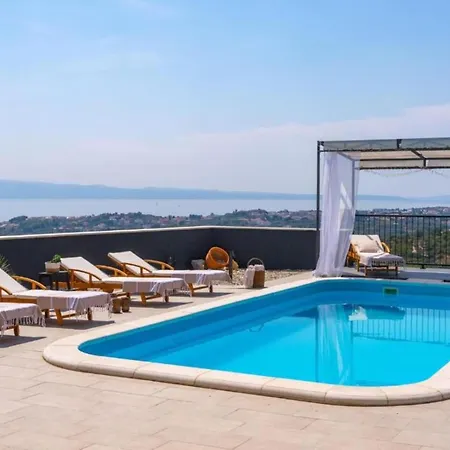 Judita - Five Bedroom House